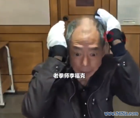 71岁老拳师被年青东说念主追捧师法，71岁老拳师打出残影拳风